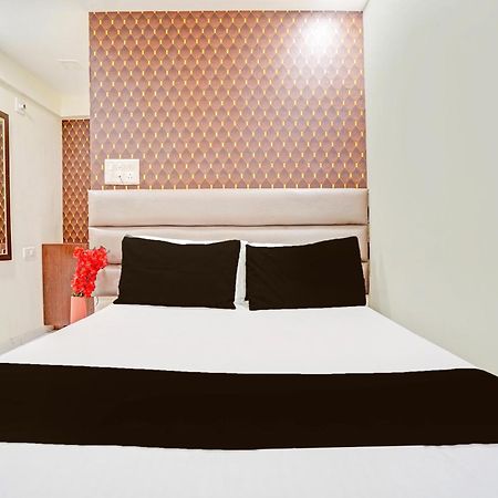 Hotel O S. G. Highway Formerly I Land Park อาเมดาบัด ภายนอก รูปภาพ