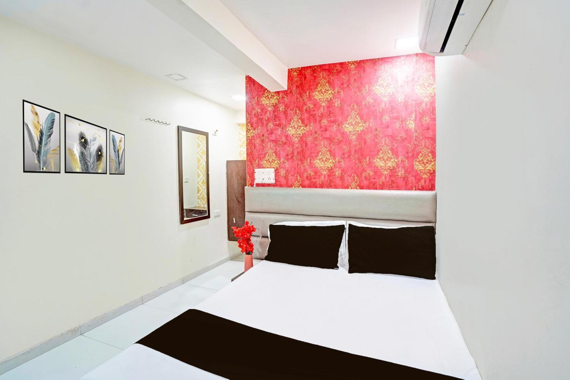 Hotel O S. G. Highway Formerly I Land Park อาเมดาบัด ภายนอก รูปภาพ