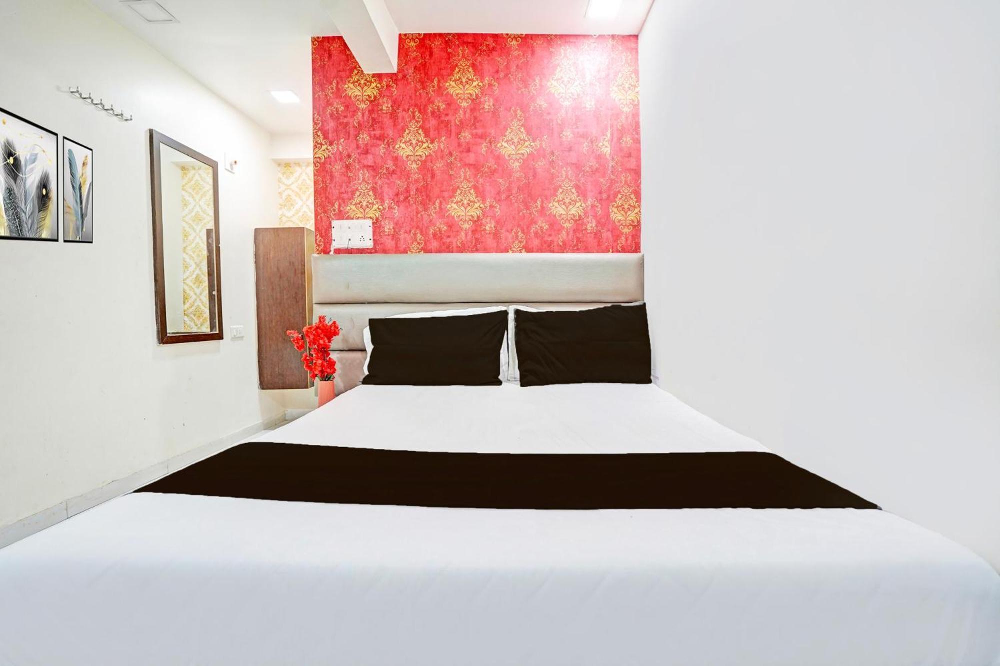 Hotel O S. G. Highway Formerly I Land Park อาเมดาบัด ภายนอก รูปภาพ