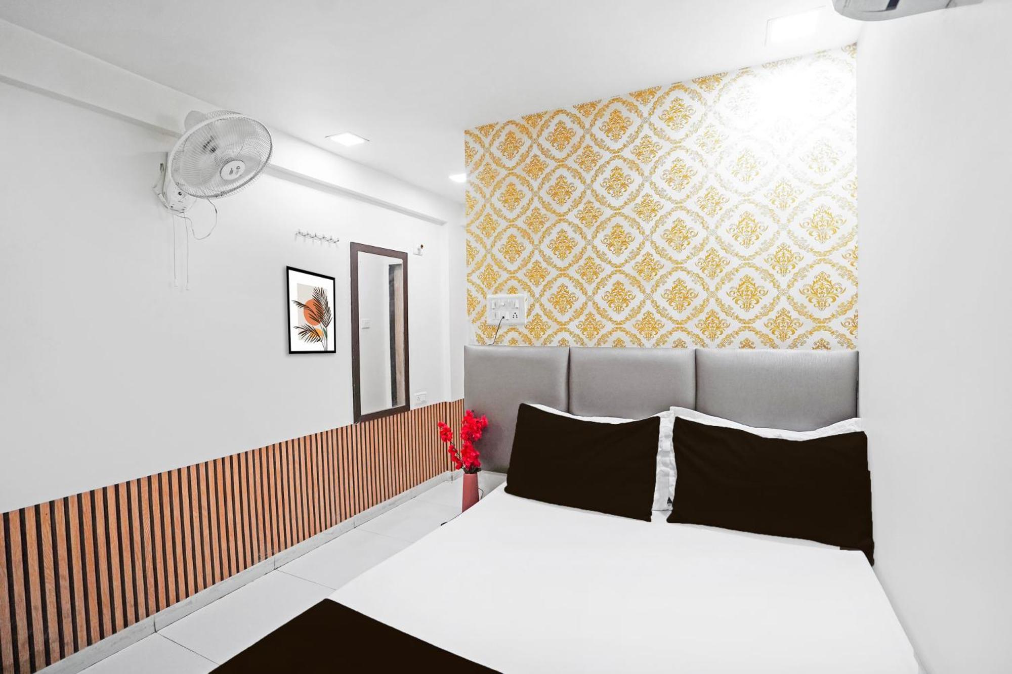 Hotel O S. G. Highway Formerly I Land Park อาเมดาบัด ภายนอก รูปภาพ