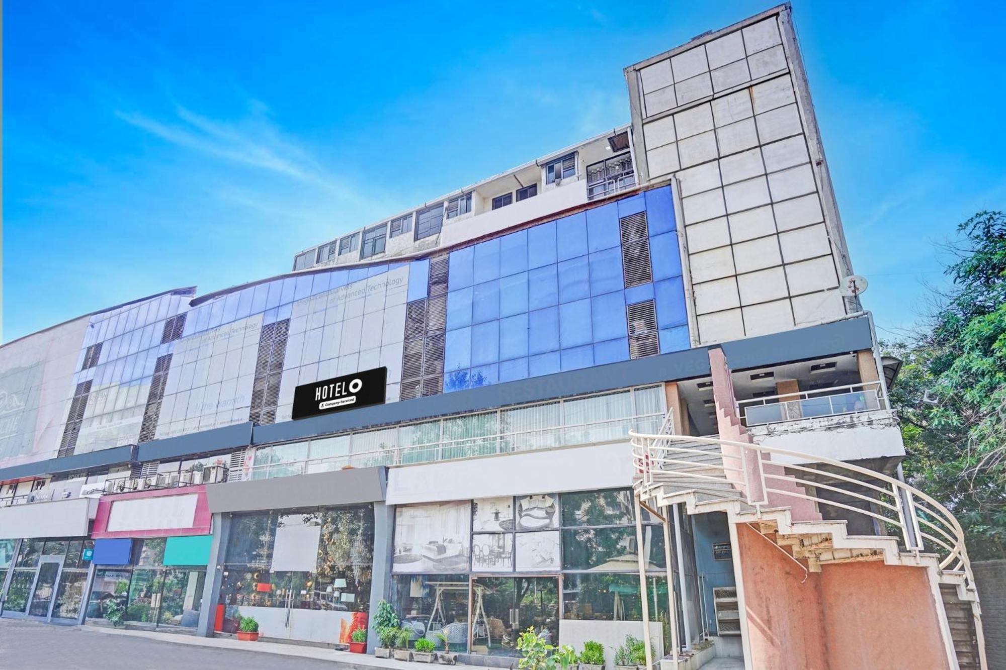 Hotel O S. G. Highway Formerly I Land Park อาเมดาบัด ภายนอก รูปภาพ